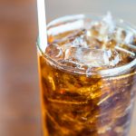 hielo en la bebida